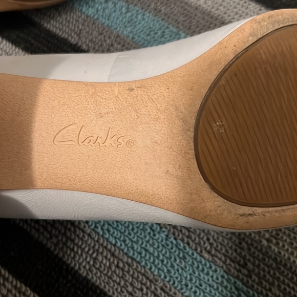 Clarks women shoes .worn few times ,looks like new .so comfy and noble. - Picture 3 of 4